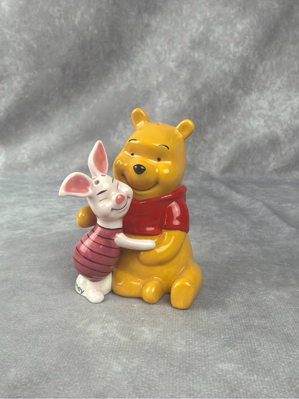Disney Winnie The Pooh and Piglet Ceramic Magnetic Hugging Salt & Pepper Shakers
